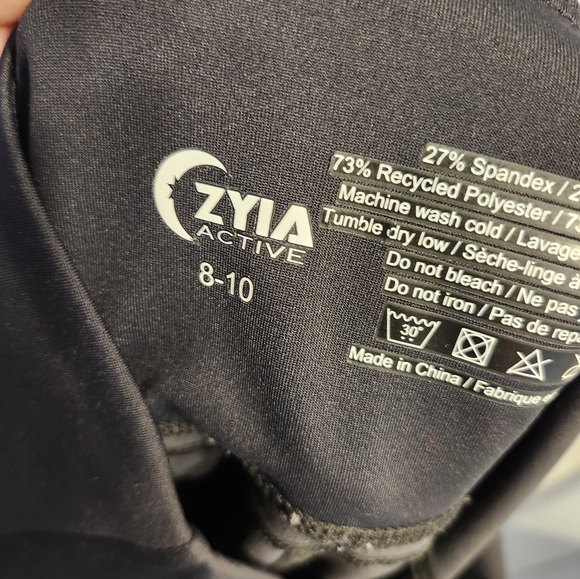 Woman's black cropped zyia capris - Picture 5 of 6